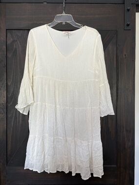 Flutter sleeve dress